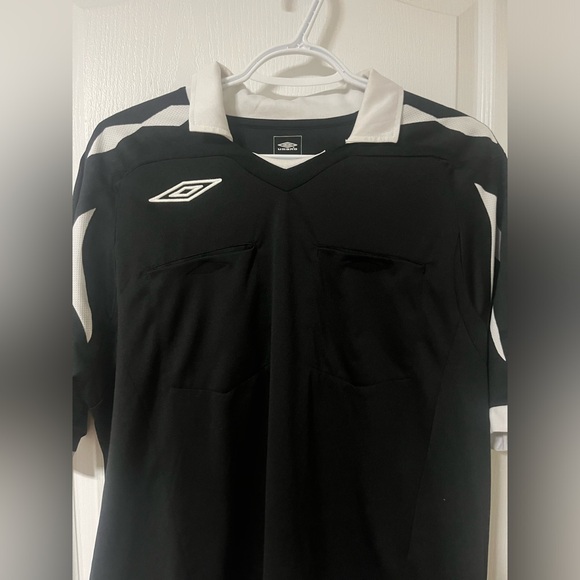 2008 Umbro Soccer Referee Black Jersey L Size With A Flag Set . - Picture 3 of 8